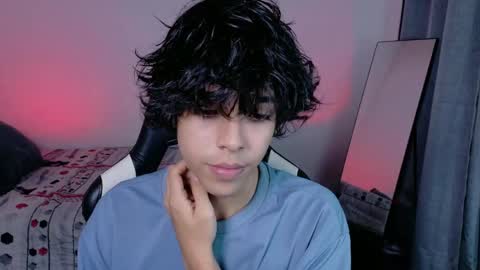 Snapshot of alan18n chatting on May 18, 7:47 am alan18n online show from May 18, 7:47 am