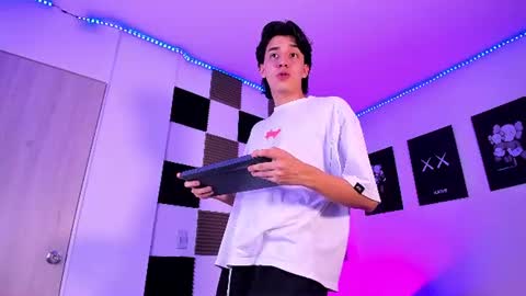 Alan Boy online show from June 12, 1:37 am