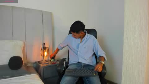 alan_colthon online show from April 15, 3:02 am