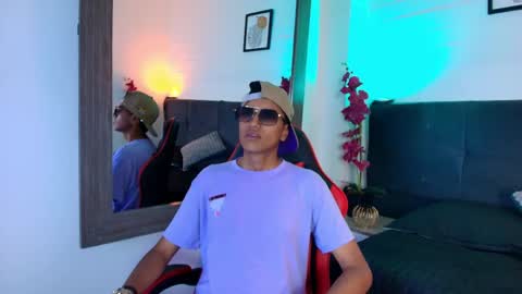 alan_colthon online show from April 21, 8:34 pm