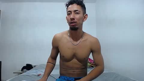 Snapshot of alan_gay chatting on November 1, 12:01 am Alan online show from November 1, 12:01 am