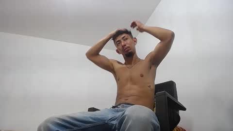 Snapshot of alan_gay chatting on November 25, 12:32 am Alan online show from November 25, 12:32 am