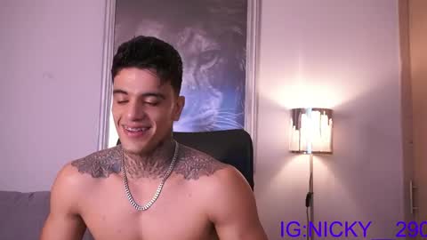 alan_morrys online show from May 9, 12:27 am