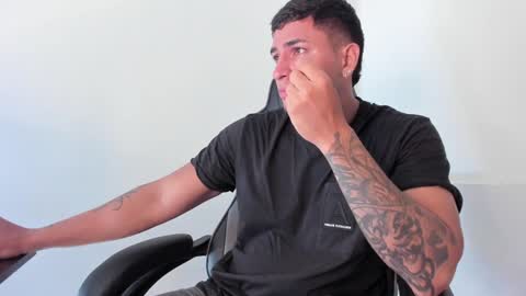 Snapshot of alan_muscle chatting on January 15, 6:54 am Alan online show from January 15, 6:54 am