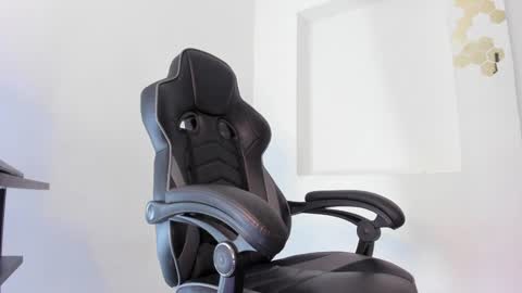 Snapshot of alan_muscle chatting on January 16, 10:10 am Alan online show from January 16, 10:10 am