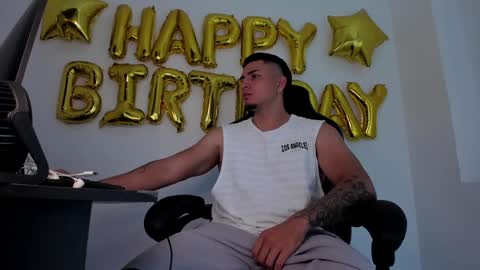 Snapshot of alan_muscle chatting on January 31, 8:22 am Alan online show from January 31, 8:22 am