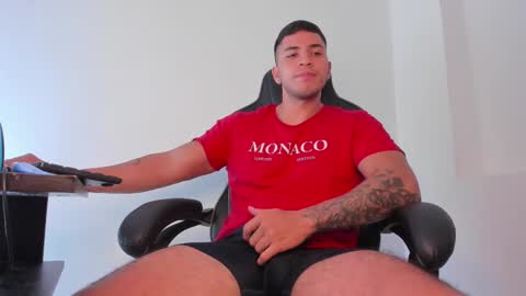 Snapshot of alan_muscle chatting on February 9, 5:29 am Alan online show from February 9, 5:29 am