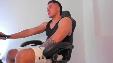 Snapshot of alan_muscle chatting on February 10, 6:09 am Alan online show from February 10, 6:09 am