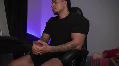 Snapshot of alan_muscle chatting on October 28, 7:12 am Alan online show from October 28, 7:12 am