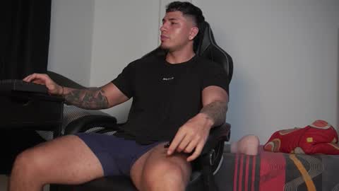 Snapshot of alan_muscle chatting on November 4, 6:12 am Alan online show from November 4, 6:12 am