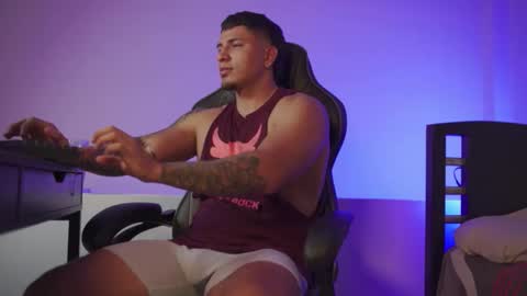 Snapshot of alan_muscle chatting on November 17, 5:24 am Alan online show from November 17, 5:24 am