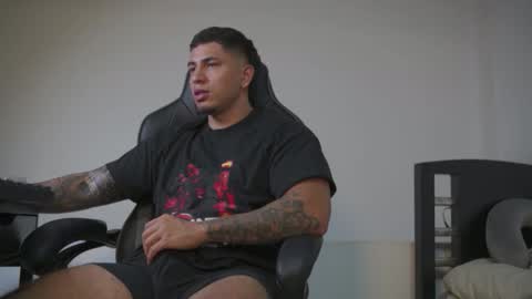 Snapshot of alan_muscle chatting on November 28, 6:27 am Alan online show from November 28, 6:27 am