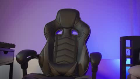 Snapshot of alan_muscle chatting on December 3, 6:54 am Alan online show from December 3, 6:54 am