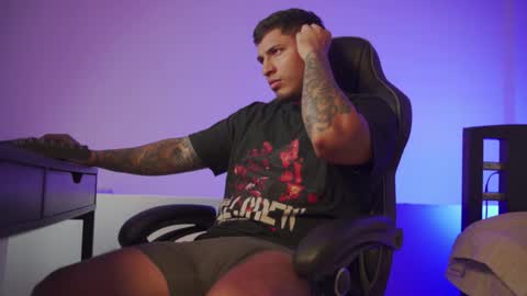 Snapshot of alan_muscle chatting on January 19, 6:17 am Alan online show from January 19, 6:17 am