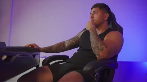 Snapshot of alan_muscle chatting on February 24, 5:49 am Alan online show from February 24, 5:49 am