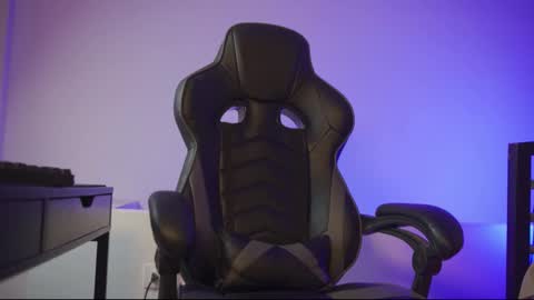 Snapshot of alan_muscle chatting on February 26, 6:23 am Alan online show from February 26, 6:23 am