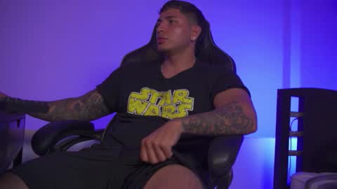 Snapshot of alan_muscle chatting on March 5, 5:36 am Alan online show from March 5, 5:36 am