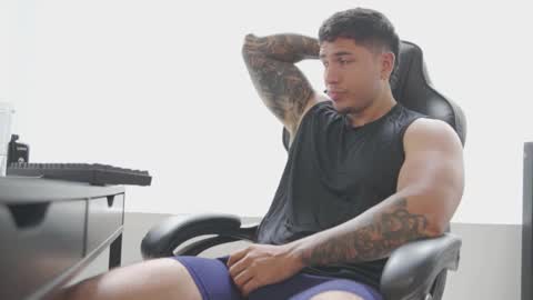 Snapshot of alan_muscle chatting on March 6, 3:30 pm Alan online show from March 6, 3:30 pm