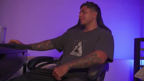 Snapshot of alan_muscle chatting on March 7, 6:21 am Alan online show from March 7, 6:21 am