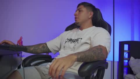 Snapshot of alan_muscle chatting on March 8, 5:55 am Alan online show from March 8, 5:55 am