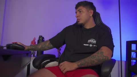 Snapshot of alan_muscle chatting on April 1, 6:03 am Alan online show from April 1, 6:03 am