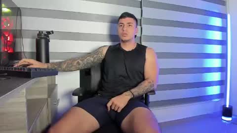 Snapshot of alan_muscle chatting on June 11, 2:33 am Alan online show from June 11, 2:33 am