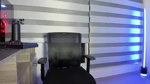 Snapshot of alan_muscle chatting on June 11, 2:53 am Alan online show from June 11, 2:53 am