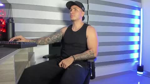 Snapshot of alan_muscle chatting on June 15, 5:09 am Alan online show from June 15, 5:09 am