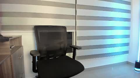 Snapshot of alan_muscle chatting on July 15, 7:13 am Alan online show from July 15, 7:13 am