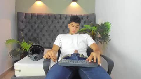 Snapshot of alan_redinger chatting on September 15, 1:00 pm Alan online show from September 15, 1:00 pm