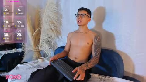 alan_salazar online show from June 10, 5:45 pm