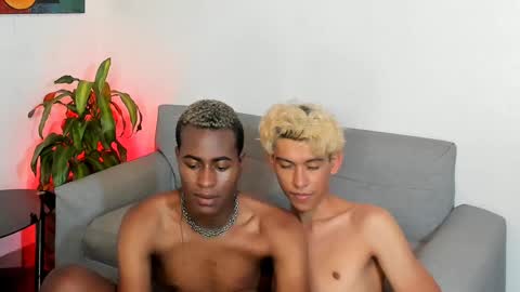 Snapshot of alan_scot chatting on December 24, 10:06 pm Alan and Criss - WE JUST FRIENDS WITH BENEFITS BOTH VERS online show from December 24, 10:06 pm