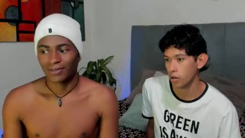 Snapshot of alan_scot chatting on October 22, 1:39 am Alan and Criss - WE JUST FRIENDS WITH BENEFITS BOTH VERS online show from October 22, 1:39 am