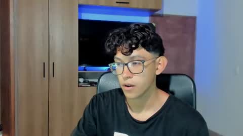 Alan and Criss - WE JUST FRIENDS WITH BENEFITS BOTH VERS online show from June 18, 1:28 am