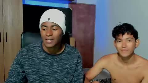 Snapshot of alan_scot chatting on July 14, 12:24 am Alan and Criss - WE JUST FRIENDS WITH BENEFITS BOTH VERS online show from July 14, 12:24 am