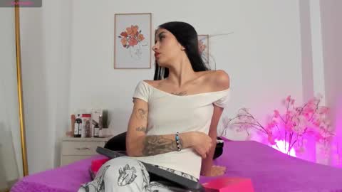 Snapshot of alana_111 chatting on November 5, 2:55 am alana online show from November 5, 2:55 am