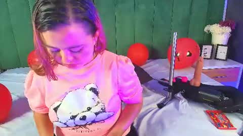 ALANA PETITE online show from July 20, 3:10 am