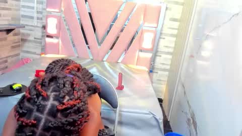 Alana online show from November 29, 6:55 pm