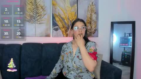 Snapshot of alana_steel_1 chatting on December 3, 7:34 pm Alana online show from December 3, 7:34 pm