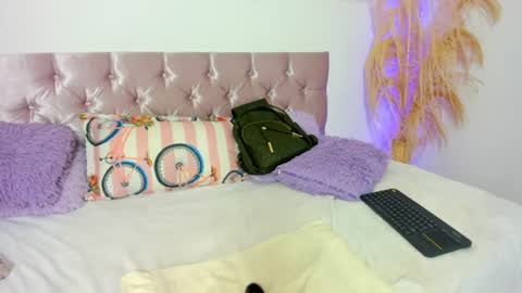 Snapshot of alana_vega69 chatting on July 31, 1:54 pm alana_vega69 online show from July 31, 1:54 pm
