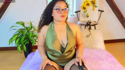 Alana Gmez  online show from July 1, 7:02 pm