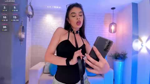 Alana online show from March 7, 8:55 pm