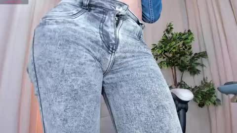 Snapshot of alanakimura_ chatting on March 7, 4:11 pm Alana silvana online show from March 7, 4:11 pm