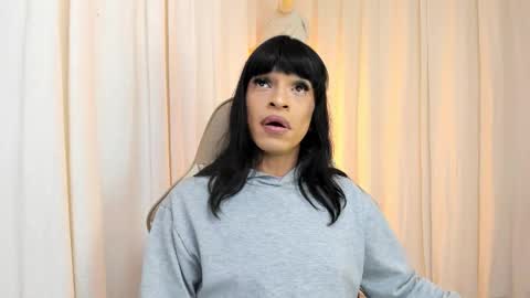 Snapshot of alanakimura_ chatting on February 23, 8:17 pm Alana silvana online show from February 23, 8:17 pm