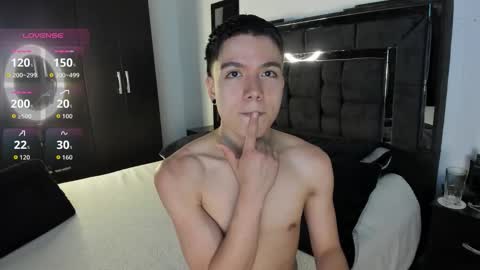 Snapshot of alanblack1 chatting on November 18, 10:25 pm alanblack1 online show from November 18, 10:25 pm