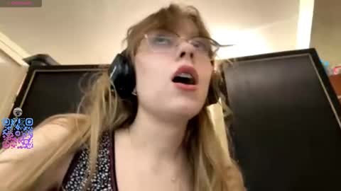 Stella online show from September 29, 5:18 pm