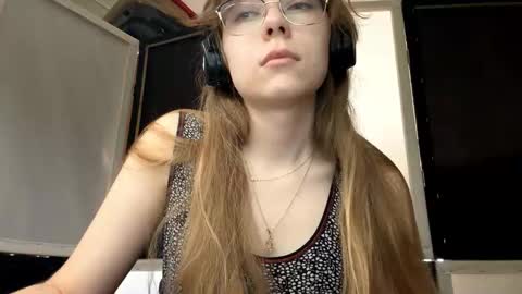 Stella online show from November 22, 8:57 am