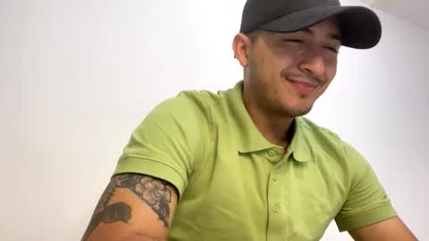 Snapshot of alanj998 chatting on November 11, 2:22 am alanj998 online show from November 11, 2:22 am