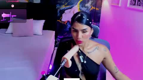 Snapshot of alanna_wild chatting on June 19, 7:50 pm Alana online show from June 19, 7:50 pm