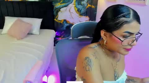 Snapshot of alanna_wild chatting on June 23, 7:01 pm Alana online show from June 23, 7:01 pm